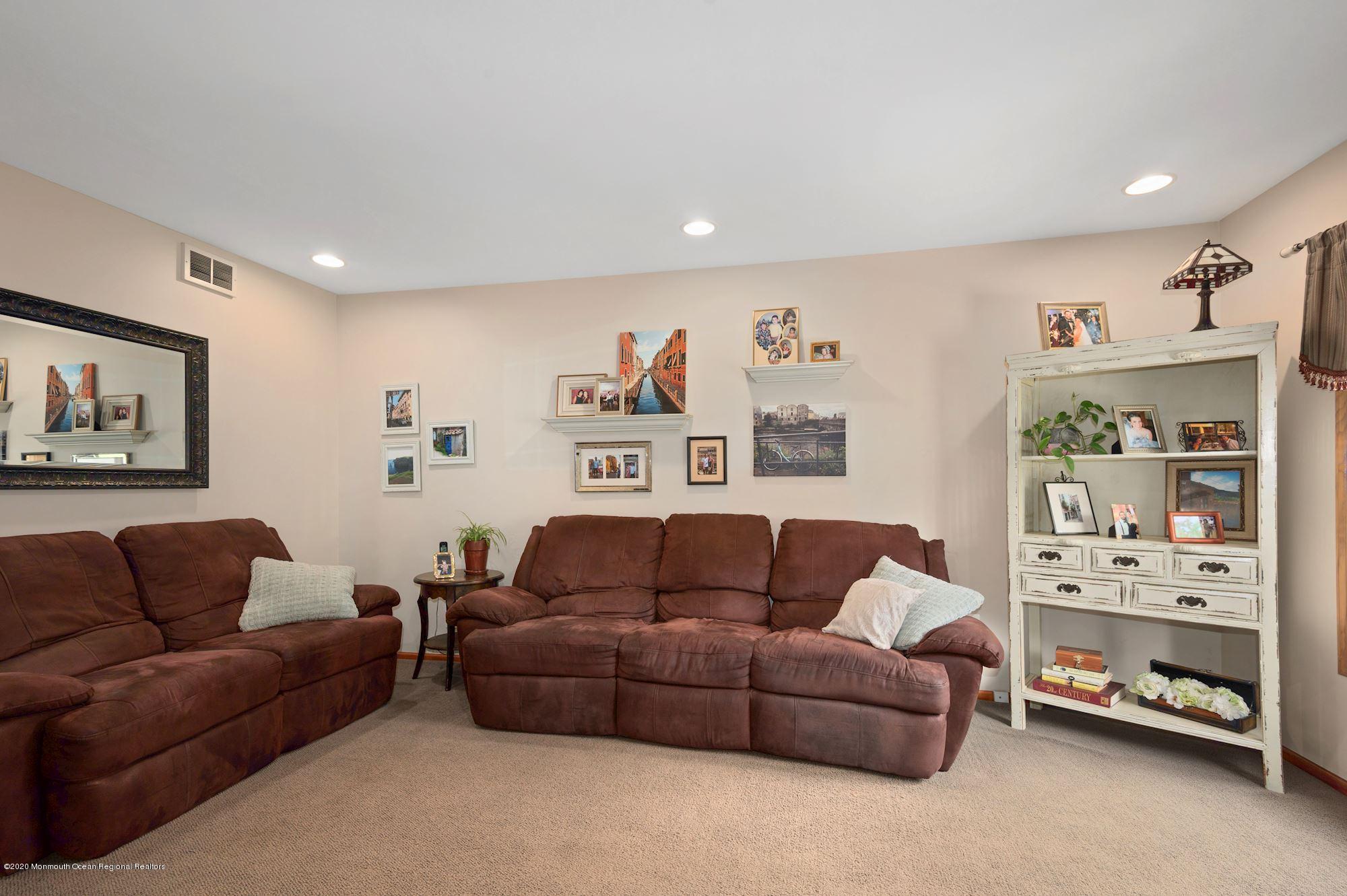 7 Lancelot Road Manalapan, NJ 07726 - Photo 8 of 31 Family Room