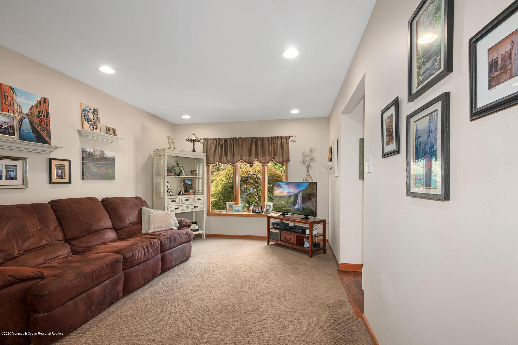 7 Lancelot Road Manalapan, NJ 07726 - Photo 9 of 31 Family Room