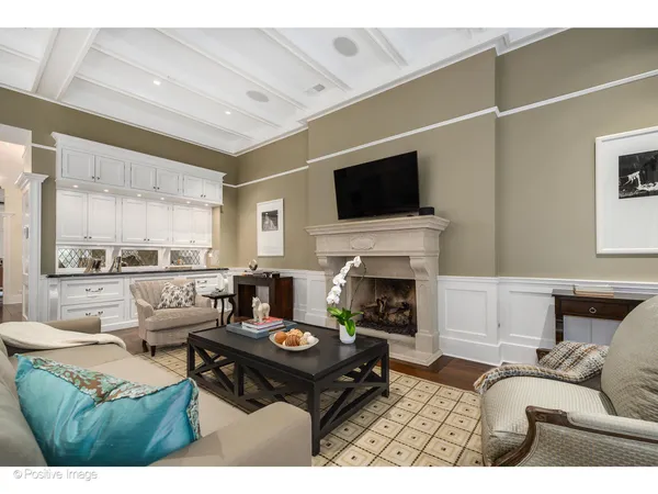 $20,000 | 446 West Huron Street, Chicago, IL 60654