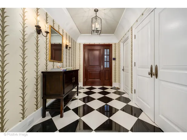 $20,000 | 446 West Huron Street, Chicago, IL 60654