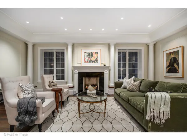 $20,000 | 446 West Huron Street, Chicago, IL 60654