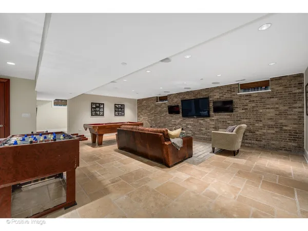 $20,000 | 446 West Huron Street, Chicago, IL 60654