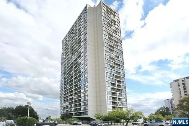 $160,000 | 6 Horizon Road, Unit 604, Fort Lee, NJ 07024