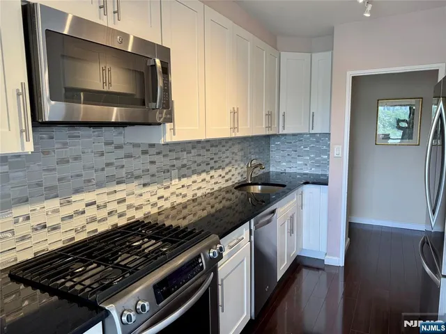 $160,000 | 6 Horizon Road, Unit 604, Fort Lee, NJ 07024