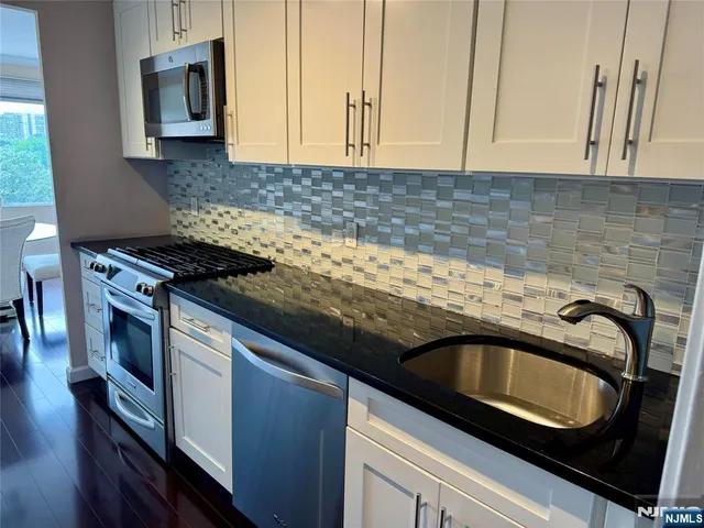 $160,000 | 6 Horizon Road, Unit 604, Fort Lee, NJ 07024