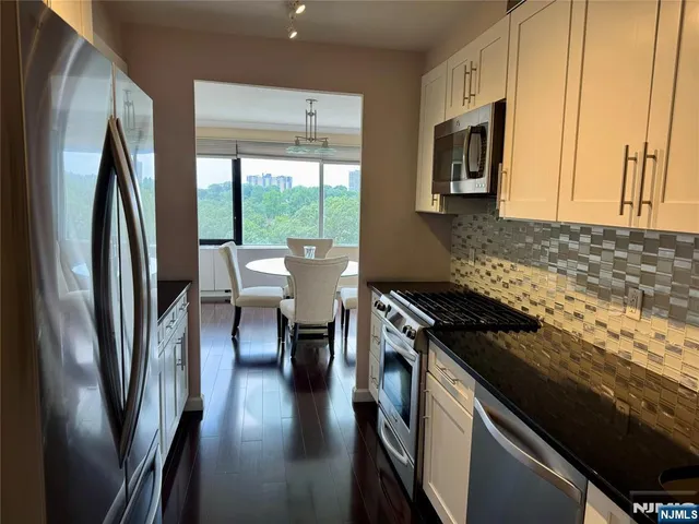 $160,000 | 6 Horizon Road, Unit 604, Fort Lee, NJ 07024