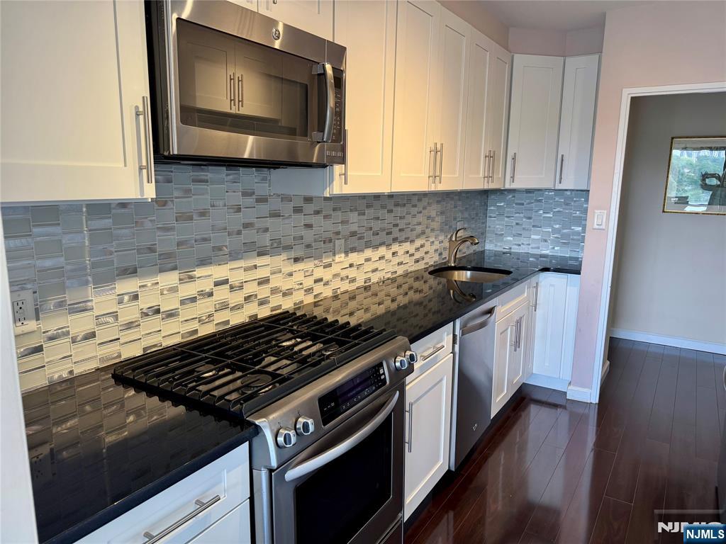 6 Horizon Road, Unit 604 Fort Lee, NJ 07024 - Photo 5 of 36