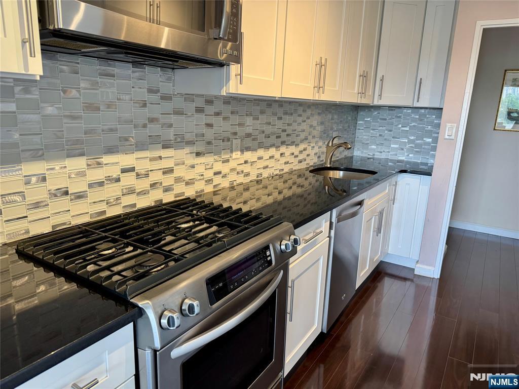 6 Horizon Road, Unit 604 Fort Lee, NJ 07024 - Photo 7 of 36