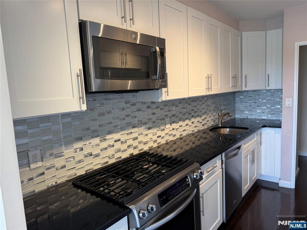 6 Horizon Road, Unit 604 Fort Lee, NJ 07024 - Photo 10 of 36