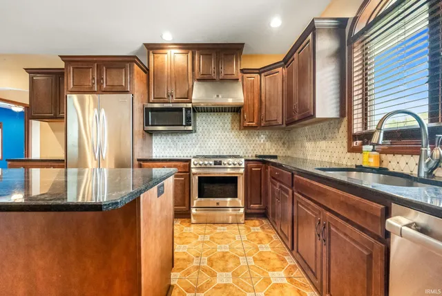 $975,000 | 2395 South 400 West, Warsaw, IN 46580