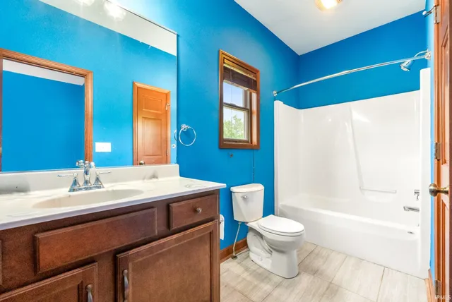 $975,000 | 2395 South 400 West, Warsaw, IN 46580