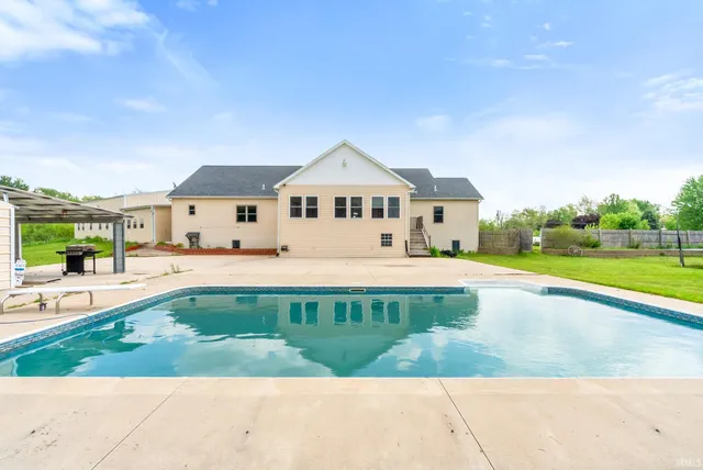 $975,000 | 2395 South 400 West, Warsaw, IN 46580