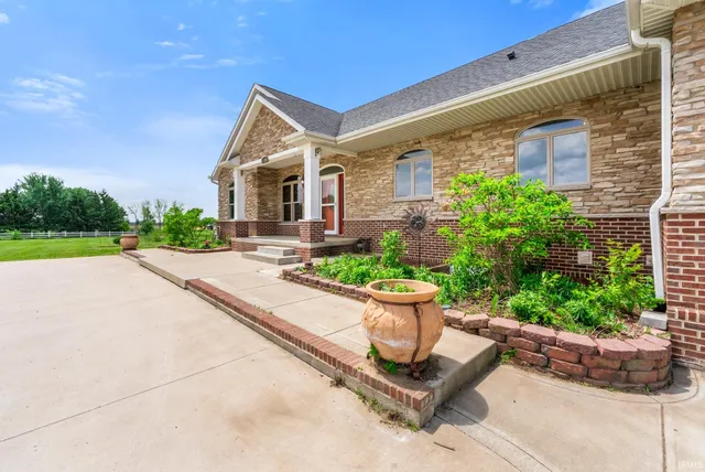 $975,000 | 2395 South 400 West, Warsaw, IN 46580