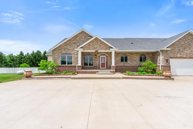 $975,000 | 2395 South 400 West, Warsaw, IN 46580