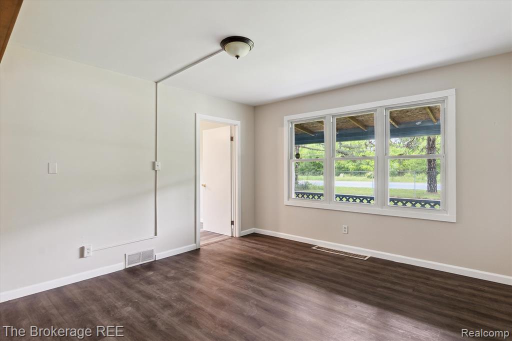 2147 Mill Road Flint, MI 48532 - Photo 6 of 33 Gallery Image 6