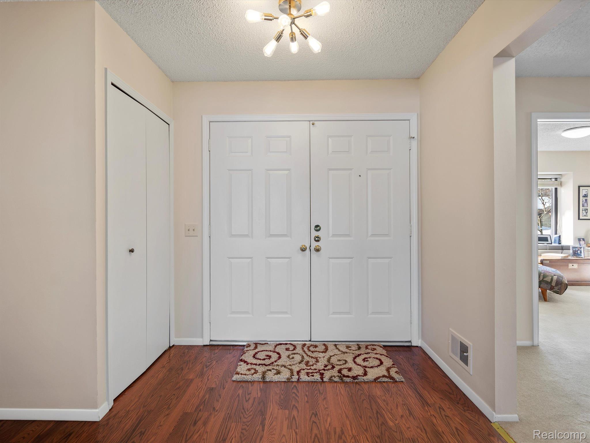 2076 Warrington Road Rochester, MI 48307 - Photo 17 of 25 Gallery Image 17