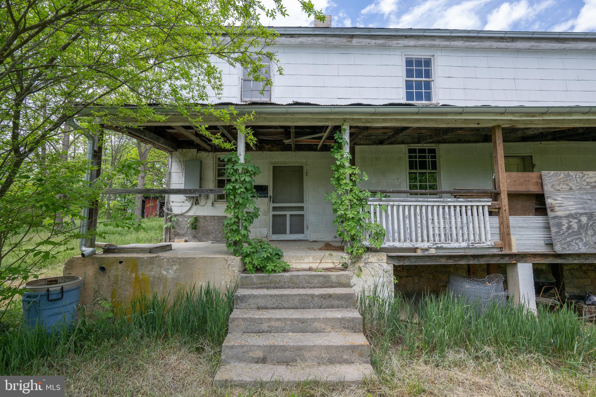 5143 South Middle Road Mount Jackson, VA 22842 - Photo 23 of 42 a view of a house with a balcony