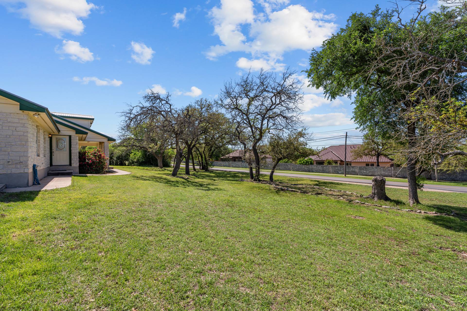 101 Oak Ridge Circle Georgetown, TX 78628 - Photo 4 of 35