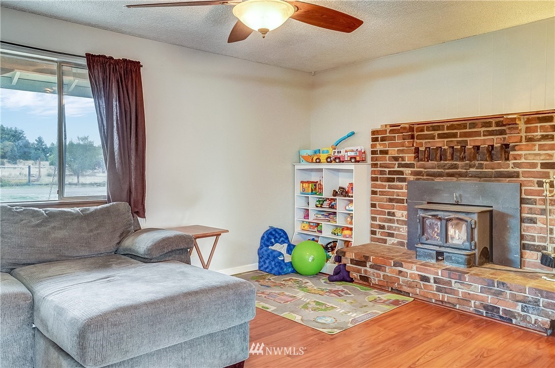 4436 174th Lane Southwest Rochester, WA 98579 - Photo 3 of 25