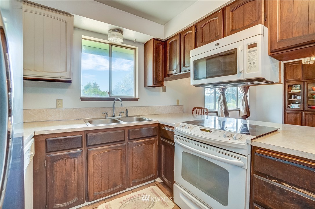 4436 174th Lane Southwest Rochester, WA 98579 - Photo 6 of 25