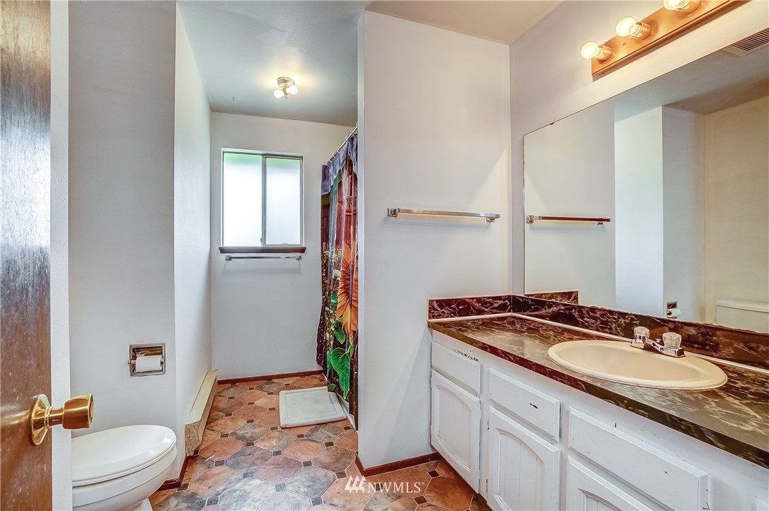 4436 174th Lane Southwest Rochester, WA 98579 - Photo 10 of 25
