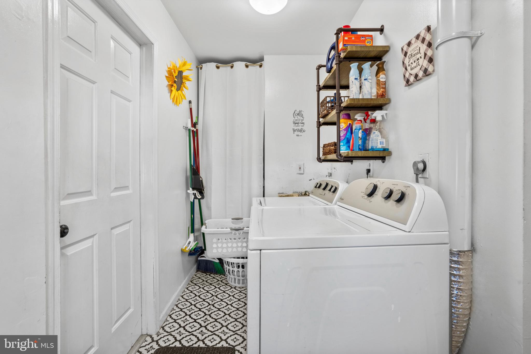 18 Essex Lane Langhorne, PA 19047 - Photo 16 of 50 a utility room with dryer and washer