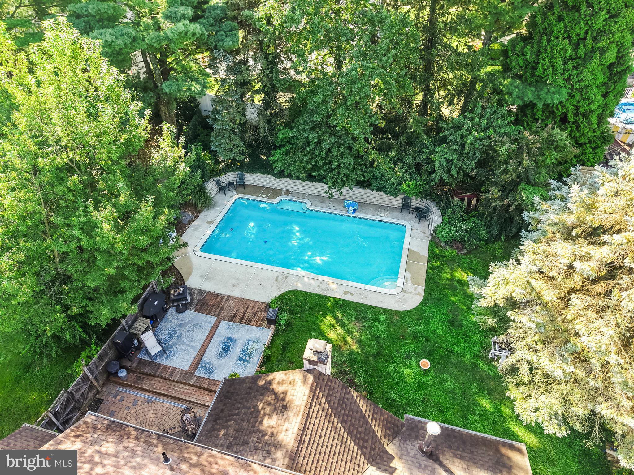 18 Essex Lane Langhorne, PA 19047 - Photo 48 of 50 a view of a small yard with plants