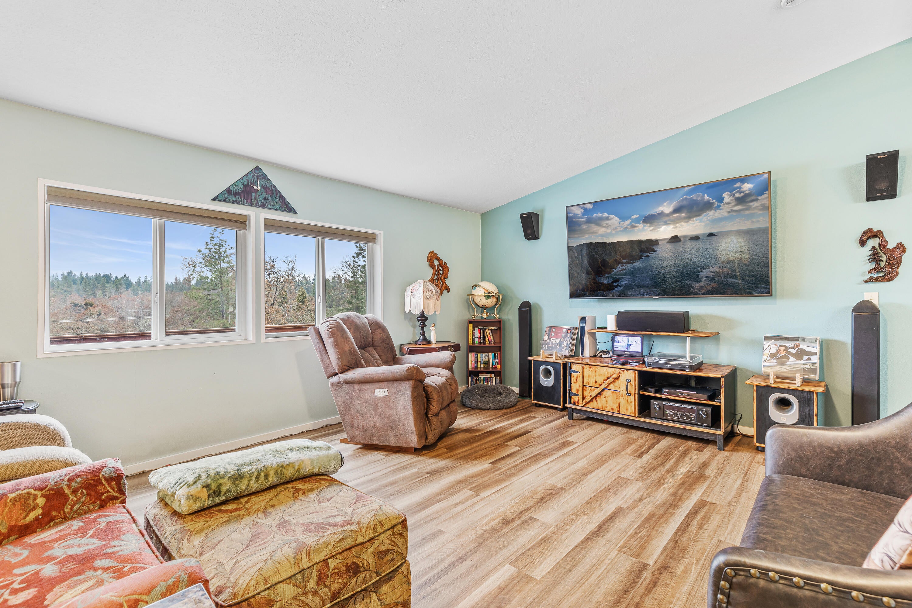 1797 Pleasant Valley Road Merlin, OR 97532 - Photo 6 of 55 9R9A2944
