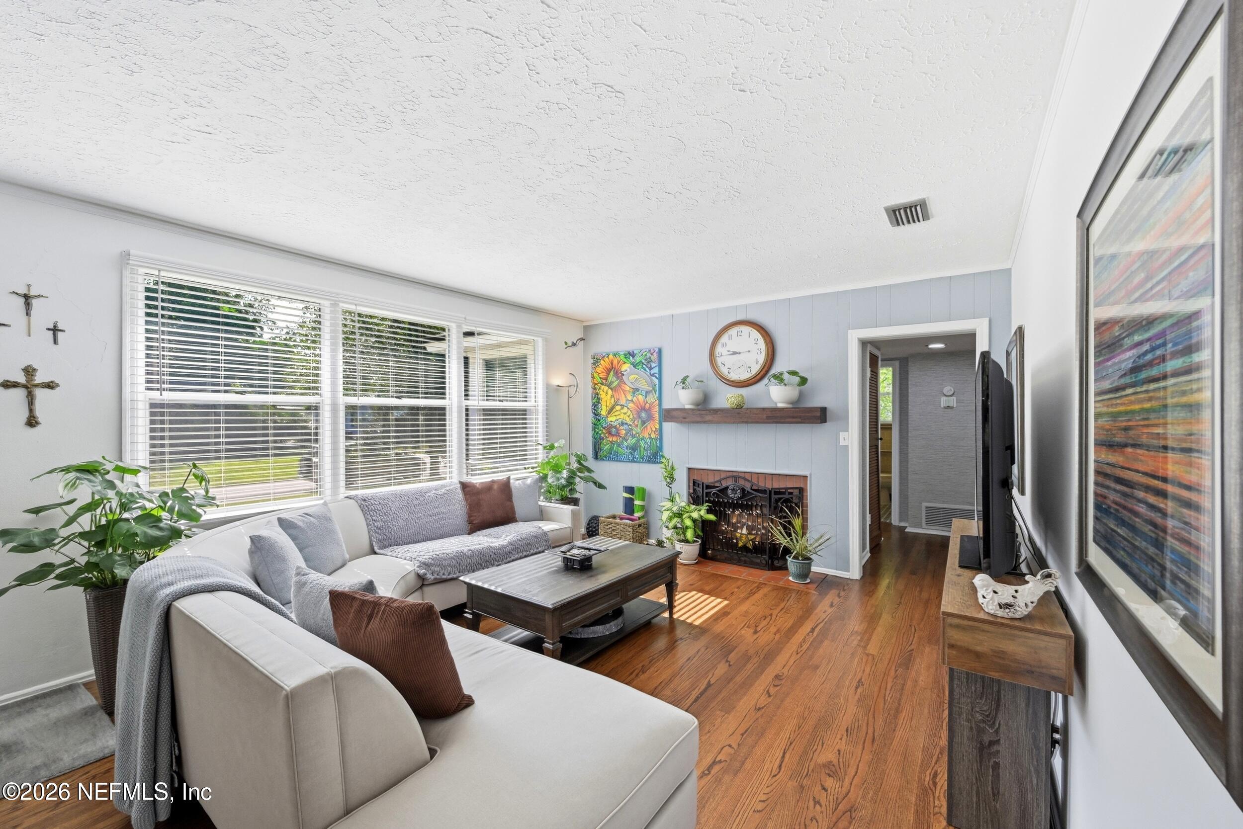 1732 Planters Road Jacksonville, FL 32207 - Photo 7 of 30 Living Room