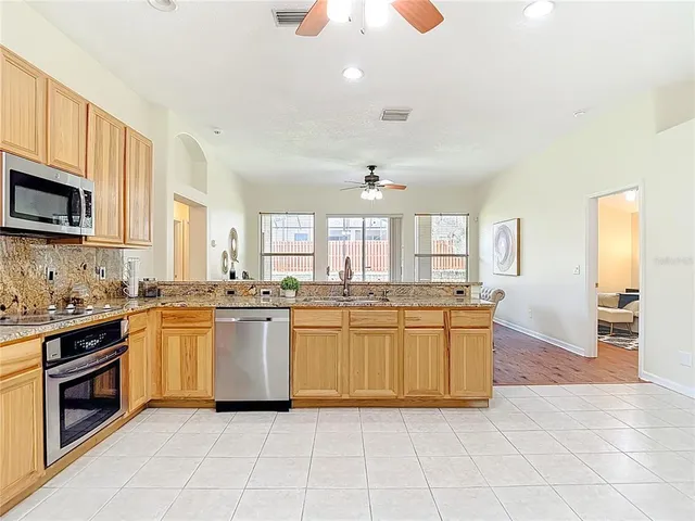 $425,000 | 416 Golden Elm Drive, Seffner, FL 33584