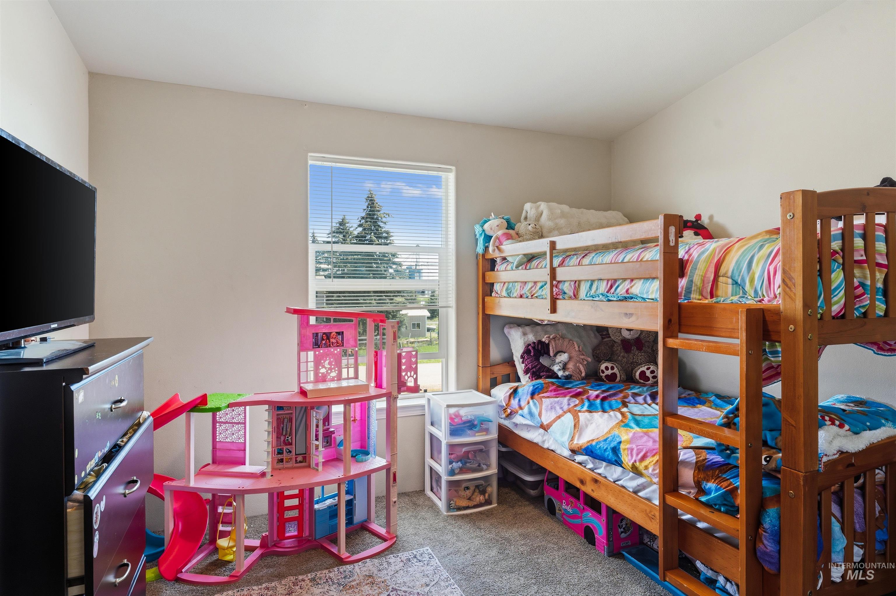 302 3rd Avenue Craigmont, ID 83523 - Photo 16 of 31 Neutral wall paint, window with blinds, and carpeted flooring
