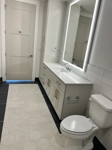 a view of entryway with workspace and window