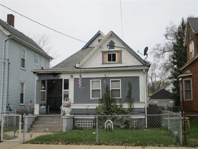 $15,900 | 801 South Warren Street, Peoria, IL 61605