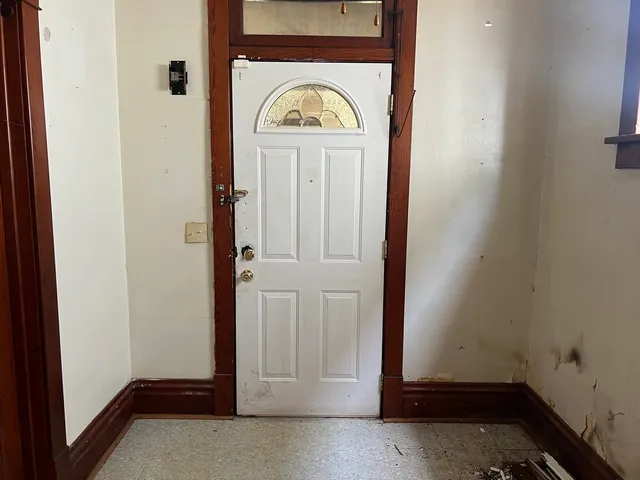 $13,900 | 801 South Warren Street, Peoria, IL 61605