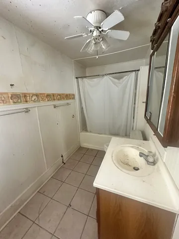 $13,900 | 801 South Warren Street, Peoria, IL 61605