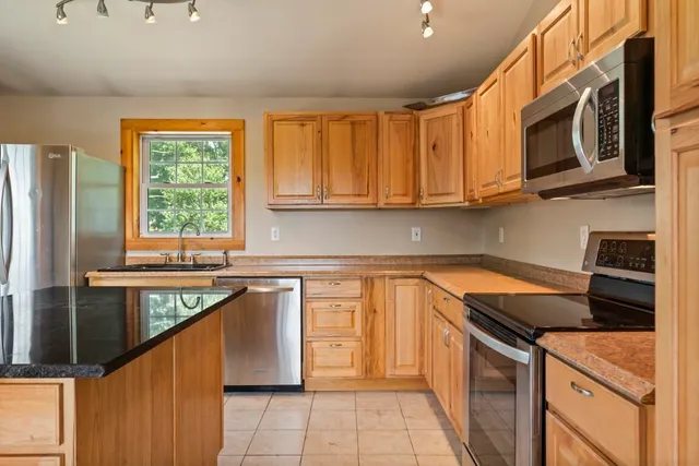 $599,000 | 1 Echo Lake Road, Boothbay Harbor, ME 04538