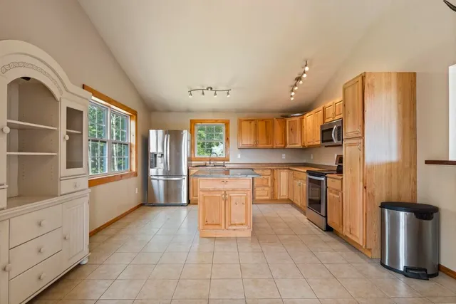 $599,000 | 1 Echo Lake Road, Boothbay Harbor, ME 04538