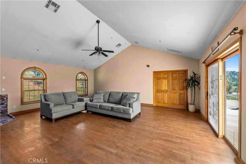 34754 Ellenan Avenue Acton, CA 93510 - Photo 19 of 54