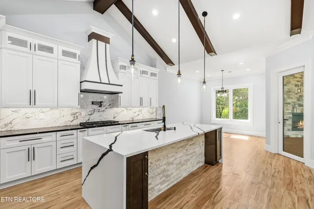 $889,900 | 222 Yona Way, Loudon, TN 37774