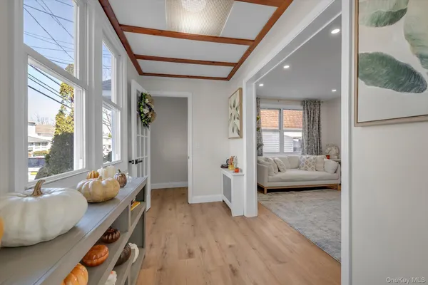 $999,000 | 31 Walters Avenue, Syosset, NY 11791