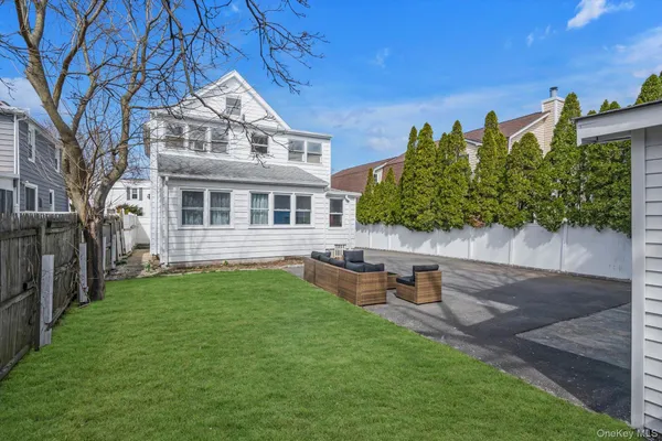 $999,000 | 31 Walters Avenue, Syosset, NY 11791