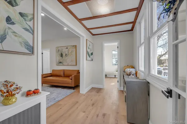 $999,000 | 31 Walters Avenue, Syosset, NY 11791