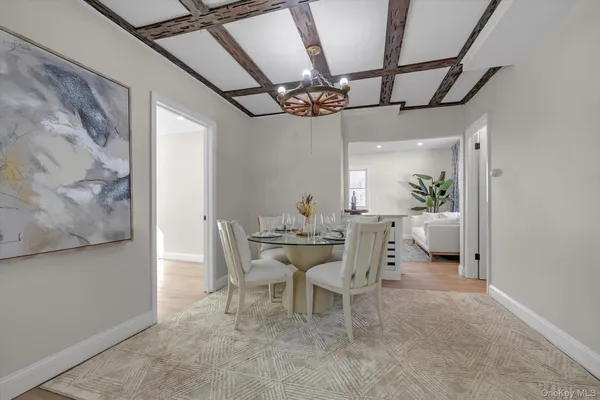 $999,000 | 31 Walters Avenue, Syosset, NY 11791