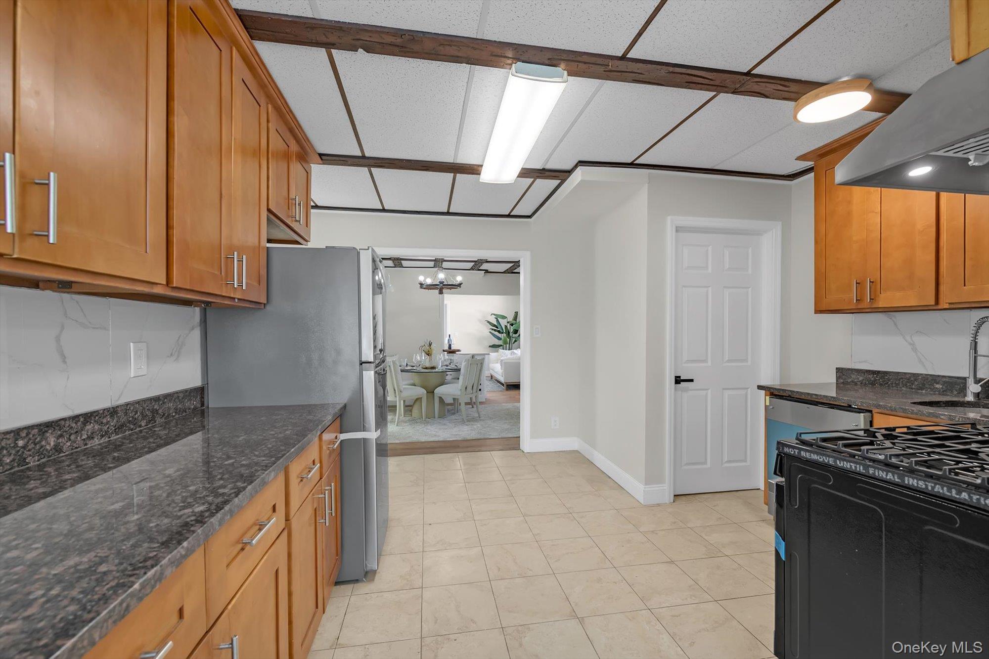 31 Walters Avenue Syosset, NY 11791 - Photo 9 of 29