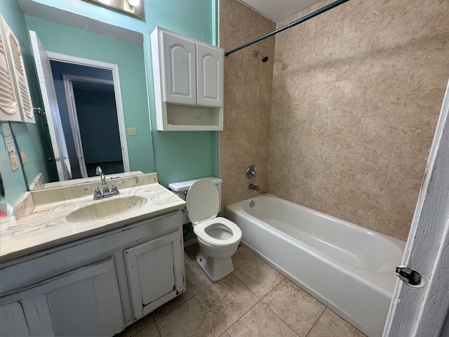2301 Providence Court Naperville, IL 60565 - Photo 17 of 21 a bathroom with a sink a toilet and shower