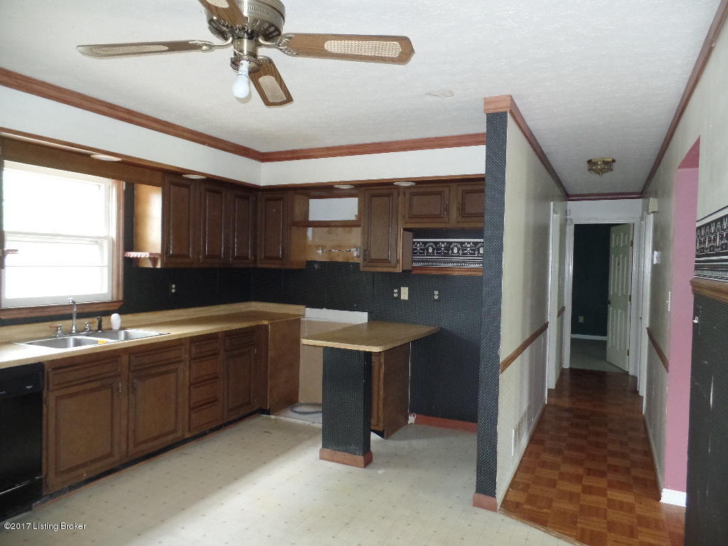 5613 Axbridge Road Louisville, KY 40216 - Photo 2 of 30 SAM_3765