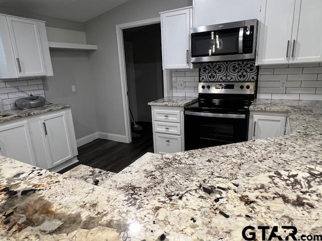 174 County Road 2604 Pittsburg, TX 75686 - Photo 13 of 22 a kitchen with a stove and a sink