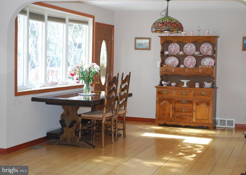 11 Tuscany Road Aston, PA 19014 - Photo 3 of 27