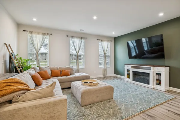 $374,000 | 2915 Suzanne Landon Drive, Murfreesboro, TN 37130