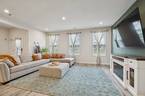 $374,000 | 2915 Suzanne Landon Drive, Murfreesboro, TN 37130